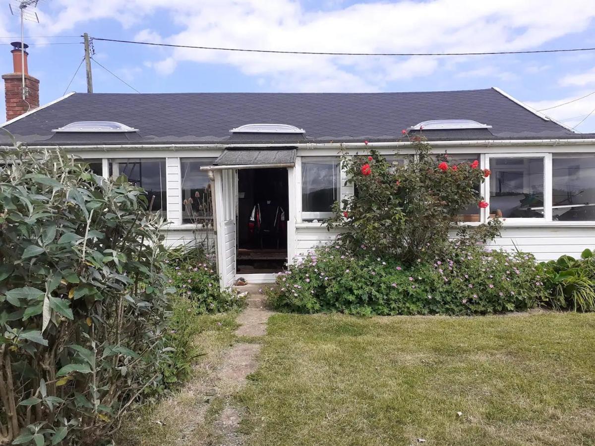 Sundial Cottage NWI Buitenkant foto