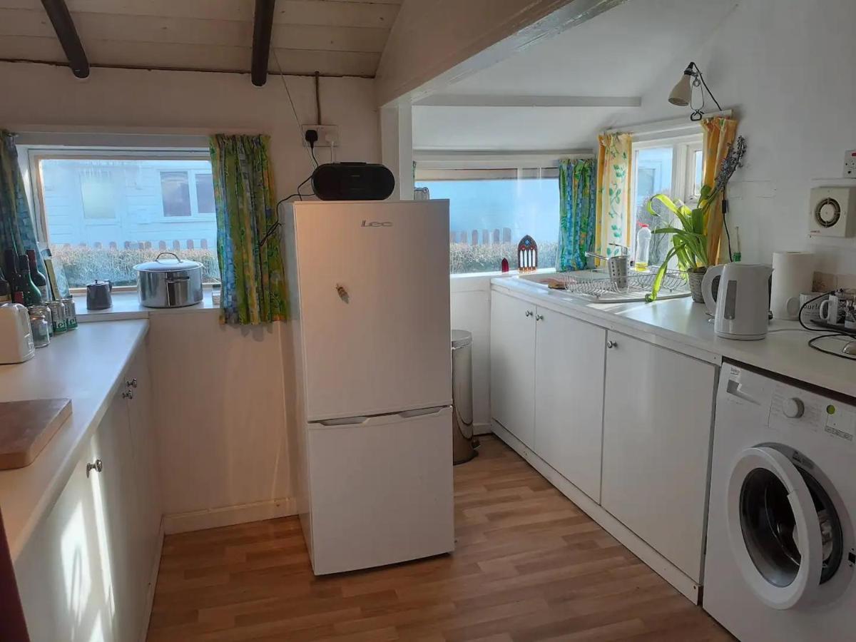 Sundial Cottage NWI Buitenkant foto